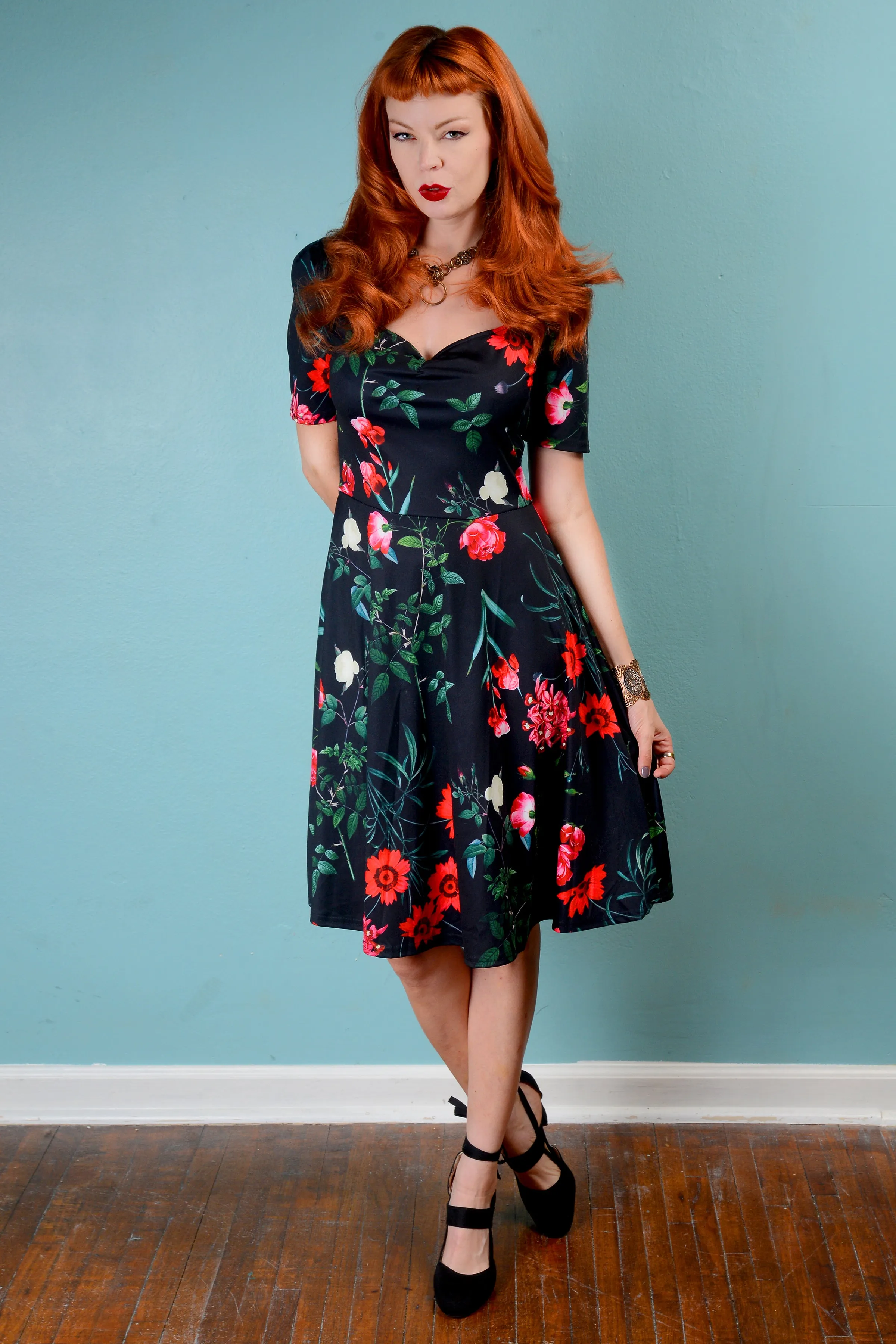 1940s Vintage inspired red roses sweetheart neckline fit and flare dress SM