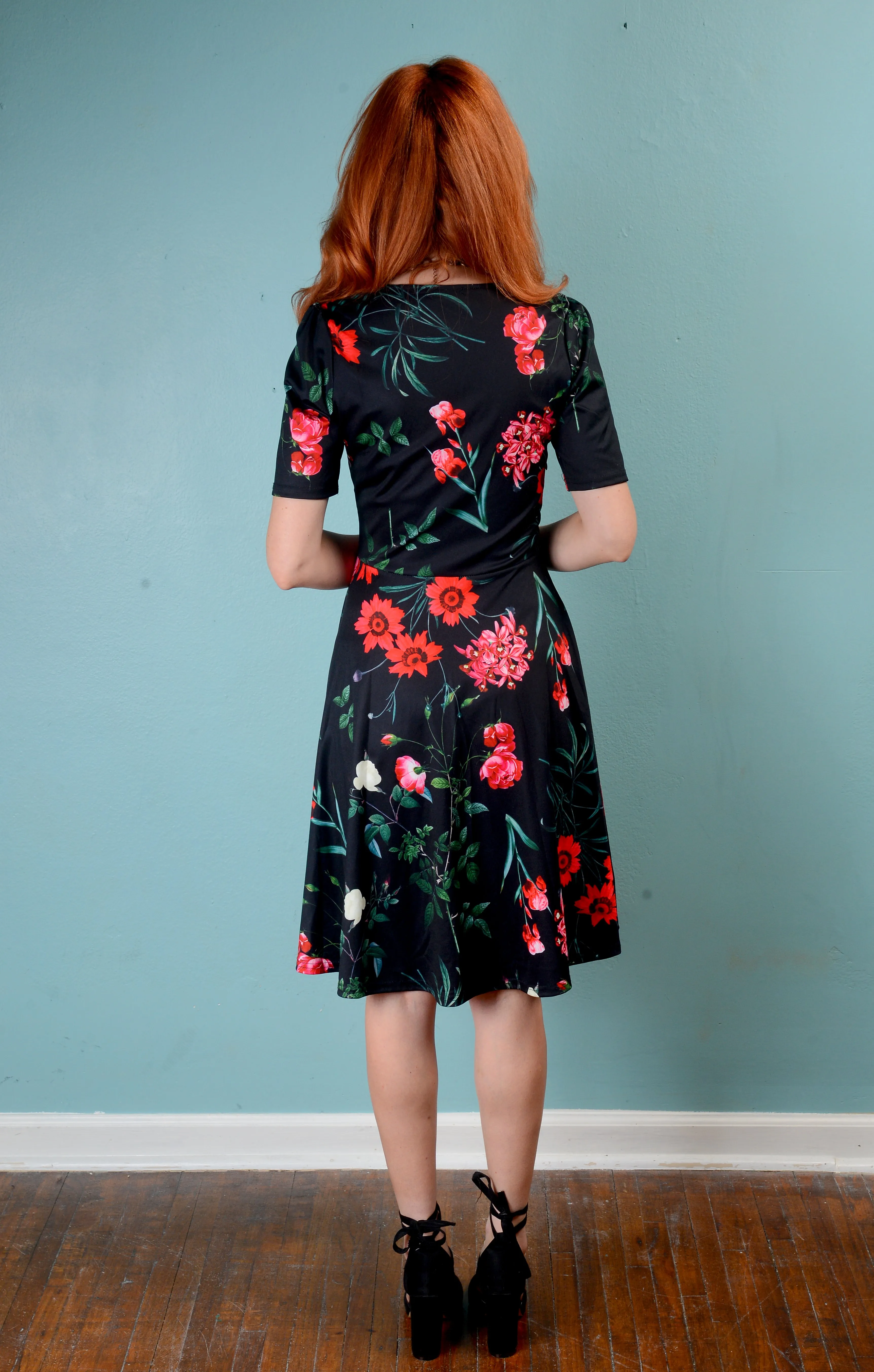 1940s Vintage inspired red roses sweetheart neckline fit and flare dress SM
