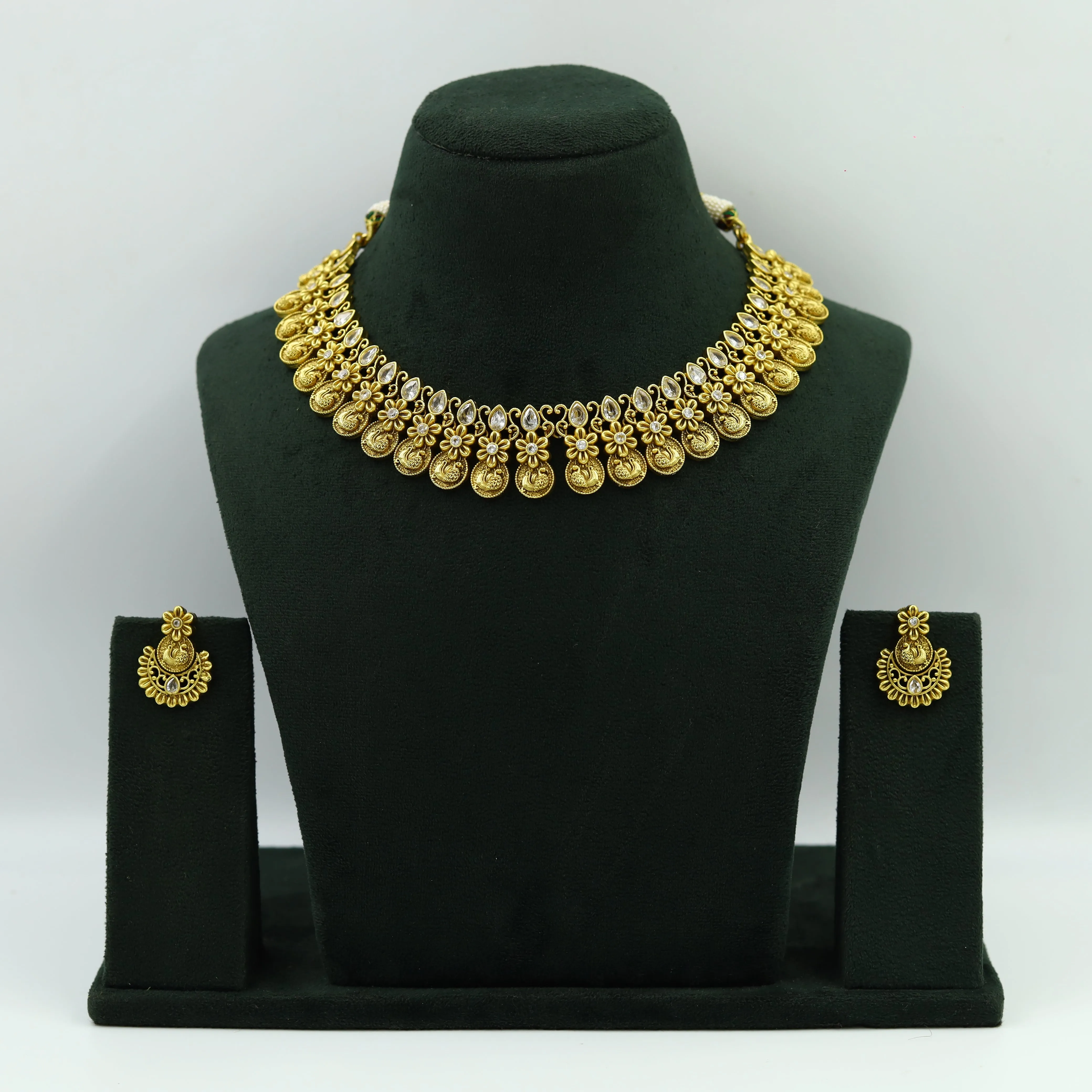 Antique Finish Round Necklace Set