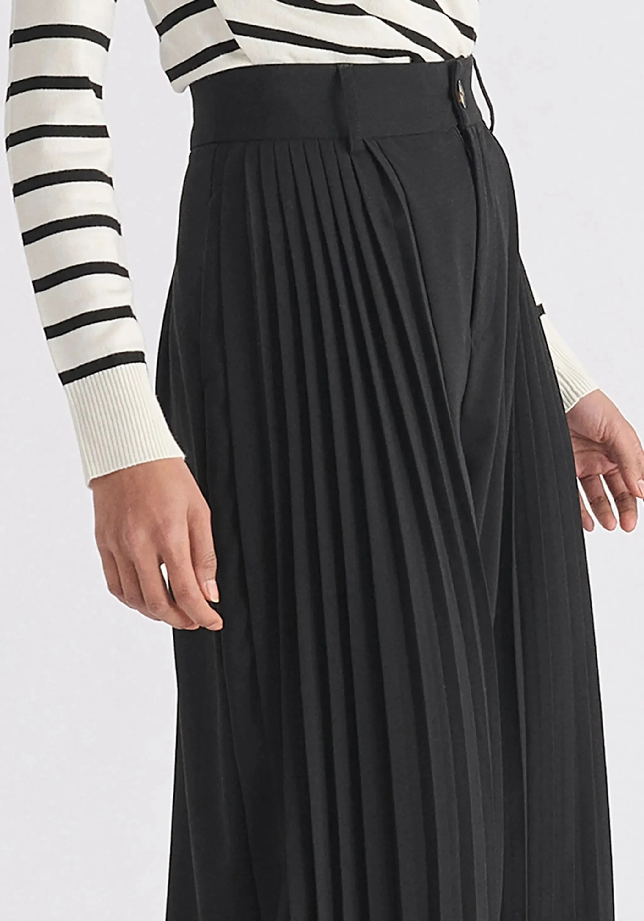 Black Pleated Wide Leg Trousers