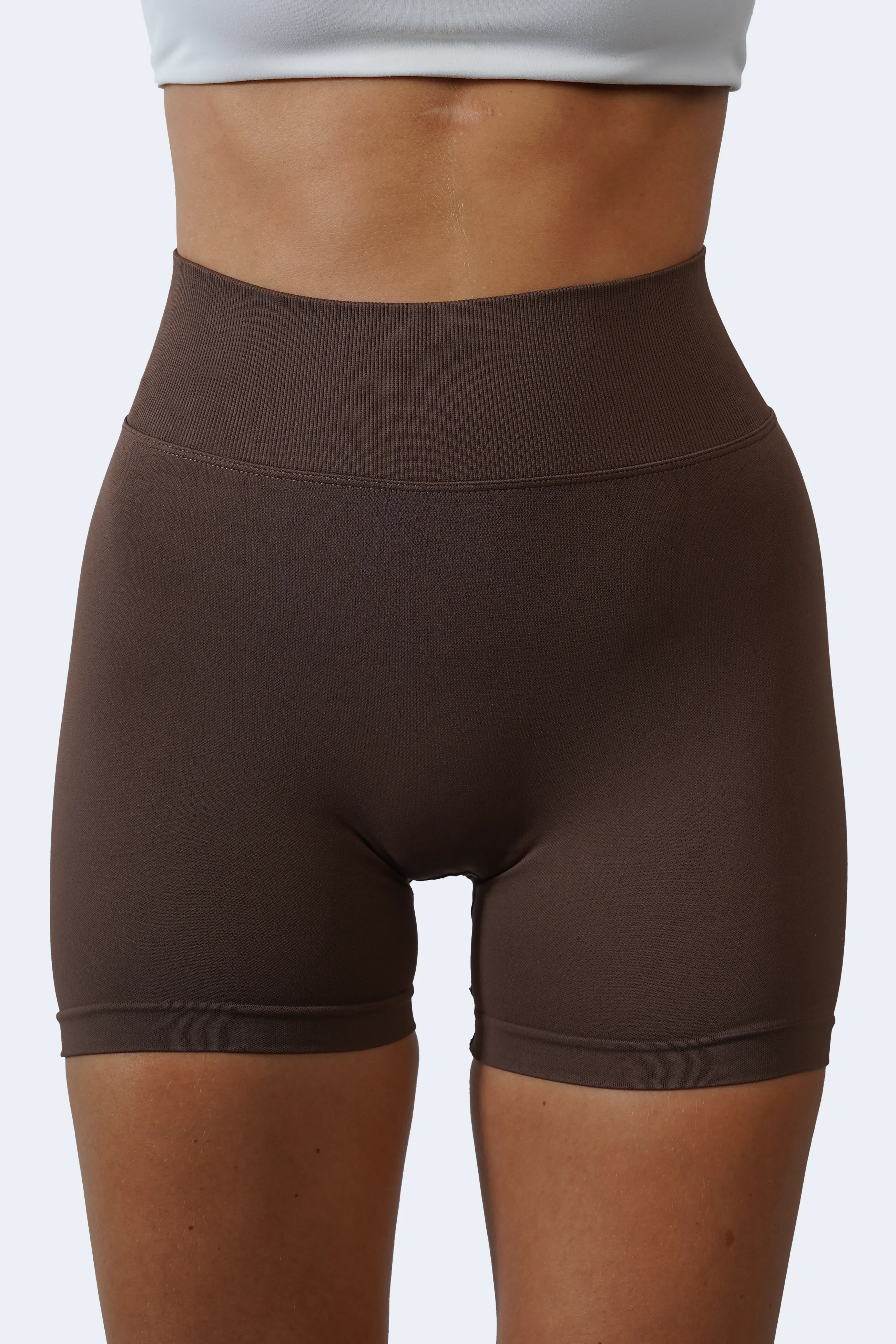 CORE SCRUNCH SHORTS - ESPRESSO