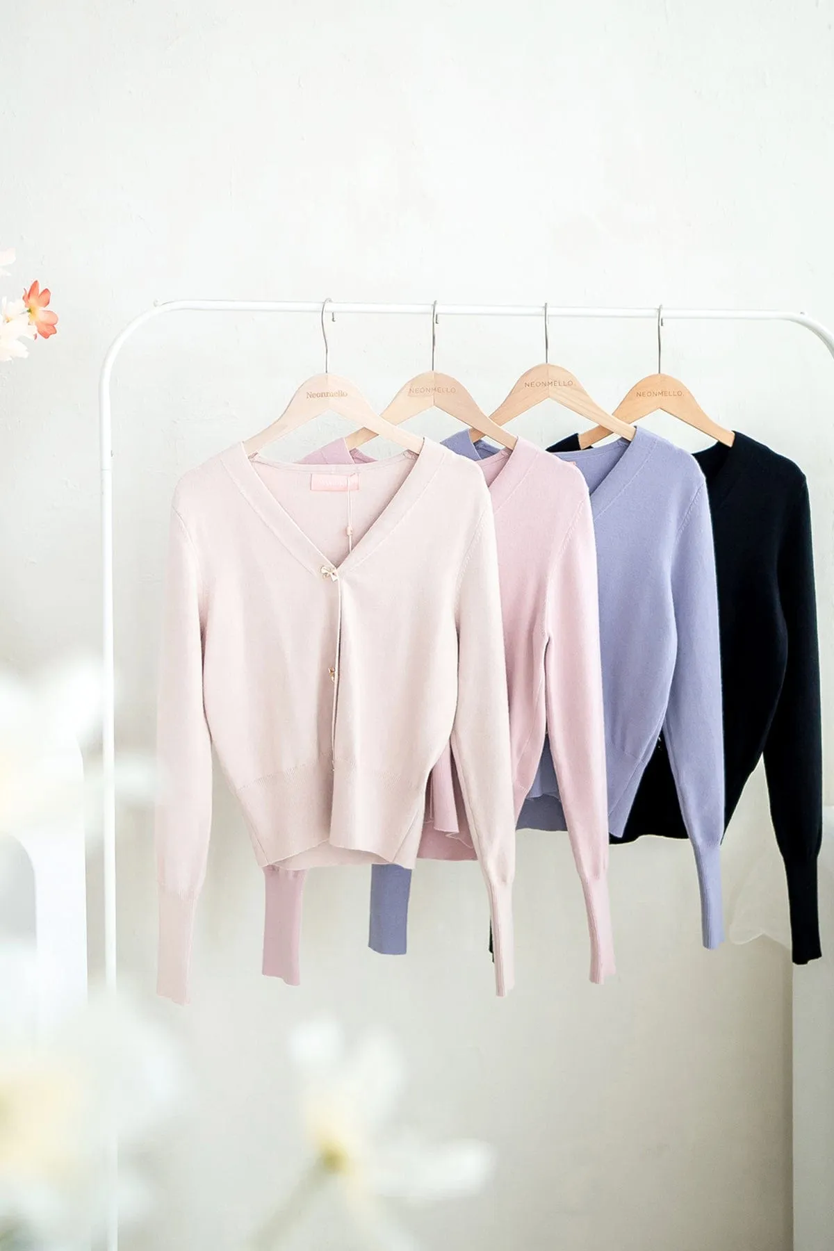 LES INES KNIT CARDIGAN IN BLACK