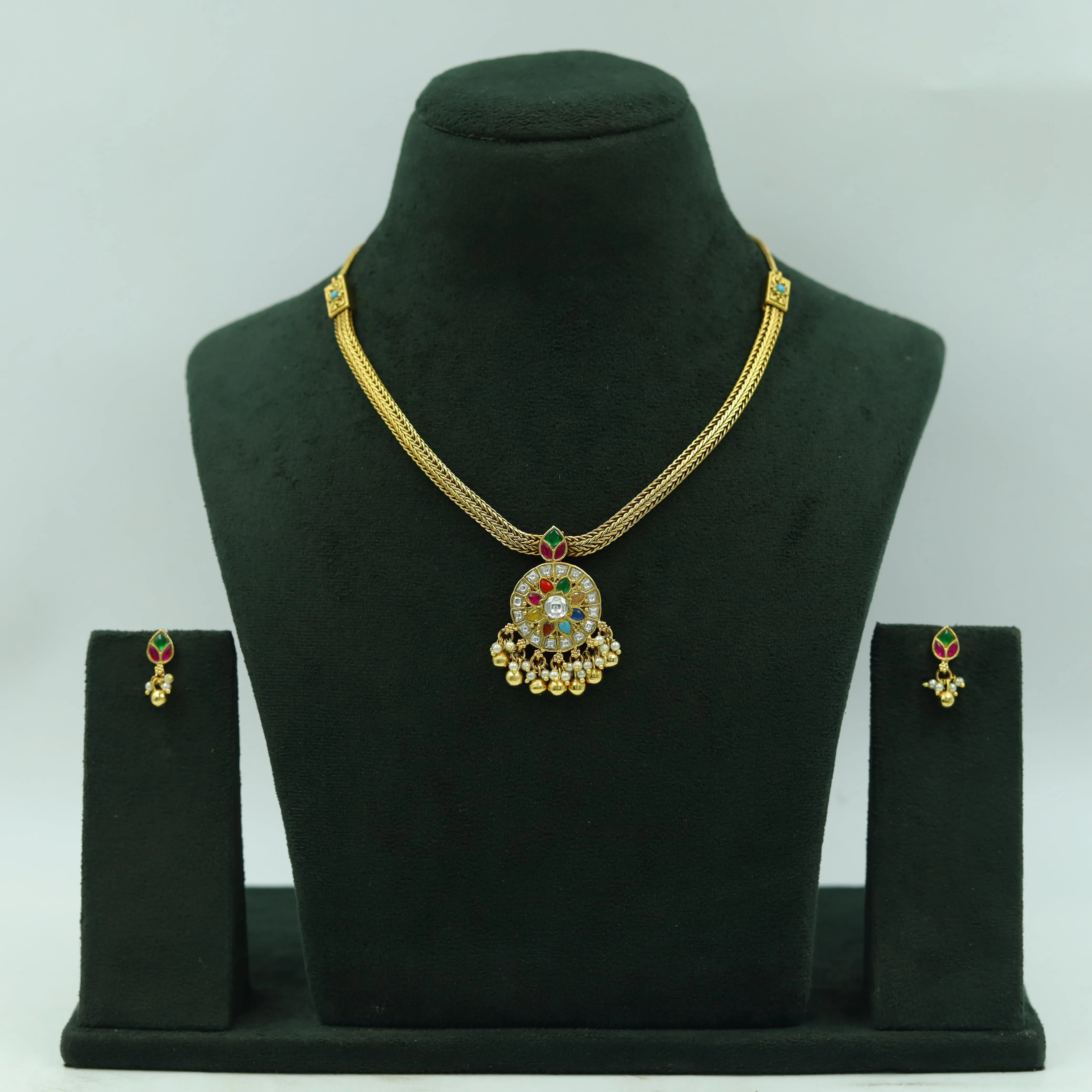 Round Neck Antique Gold Plated Necklace Set 16709-28