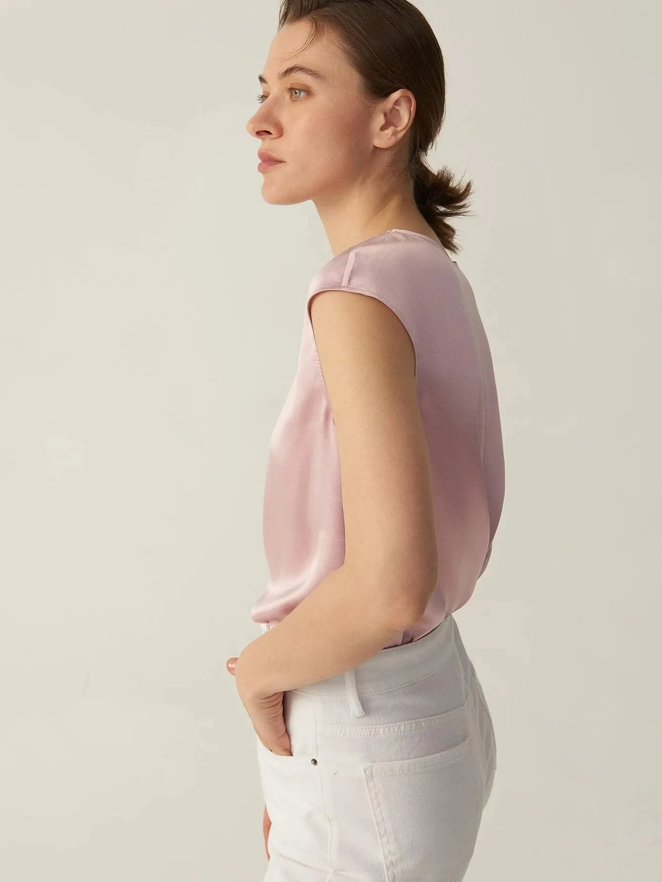 Simple Pure 100% 22mm Mulberry Silk Grade 6a Sleeveless  Silk T Shirt for Women