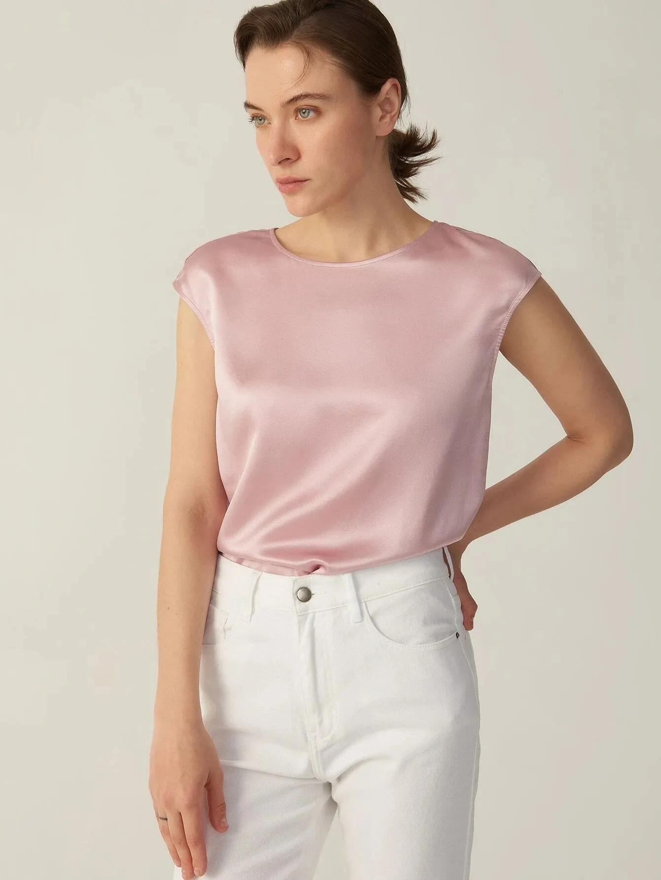 Simple Pure 100% 22mm Mulberry Silk Grade 6a Sleeveless  Silk T Shirt for Women