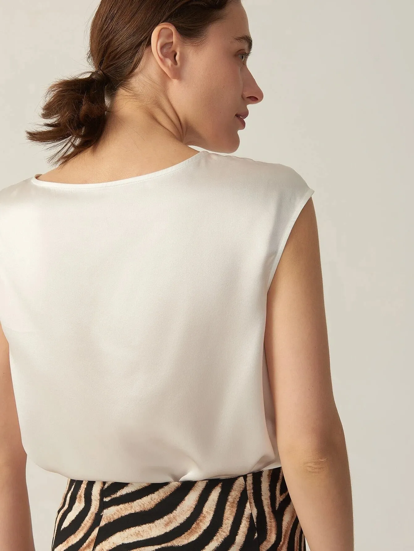 Simple Pure 100% 22mm Mulberry Silk Grade 6a Sleeveless  Silk T Shirt for Women