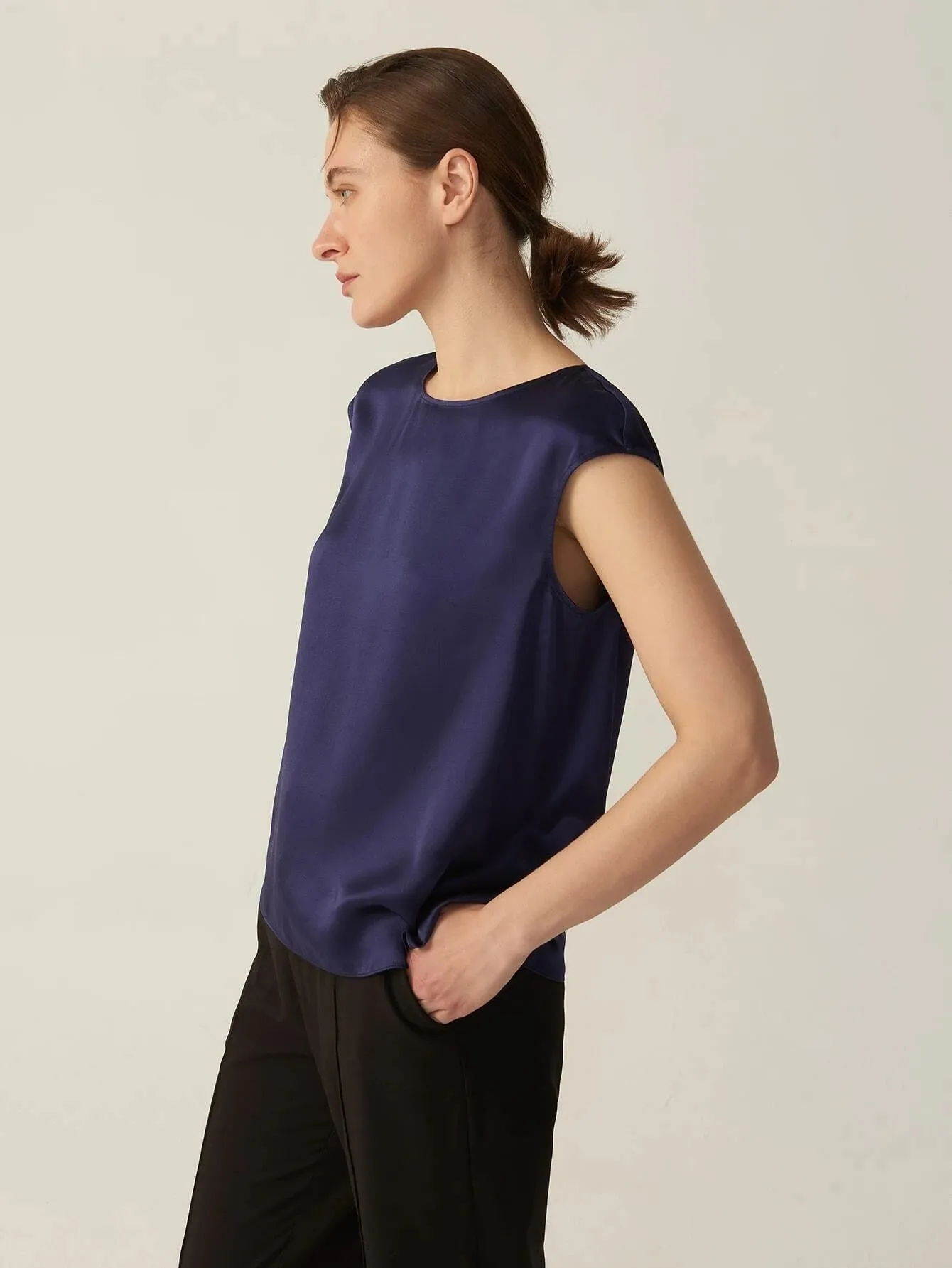 Simple Pure 100% 22mm Mulberry Silk Grade 6a Sleeveless  Silk T Shirt for Women